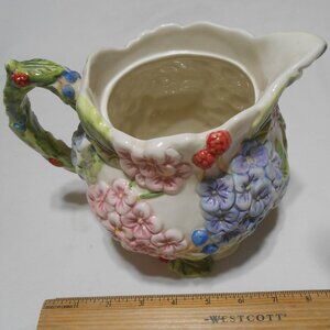 VINTAGE BEAUTIFUL EMBOSSED RAISED FLORAL PITCHER JUG w/ SCALLOPED EDGES TRIM 🌼